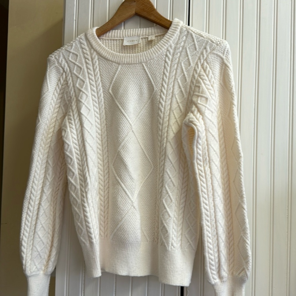 Cyrus size small great quality never worn winter white sweater
